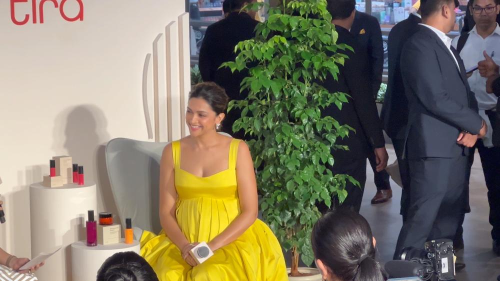 mom-to-be-deepika-padukone-arrives-at-an-event-in-mumbai-flaunting-her-baby-bump